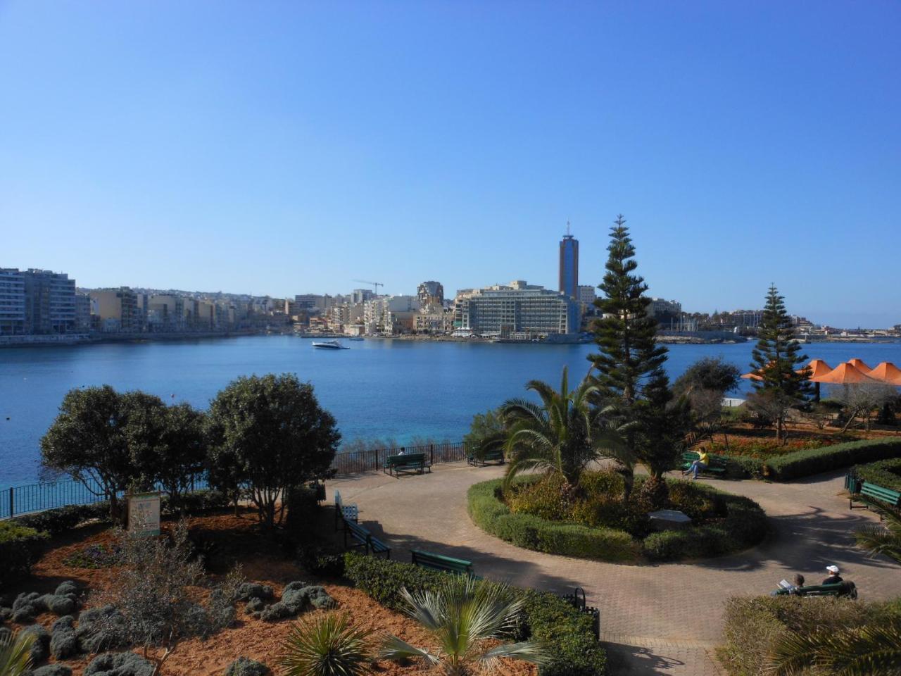 Marvellous Seafront Apartment Sliema Bagian luar foto
