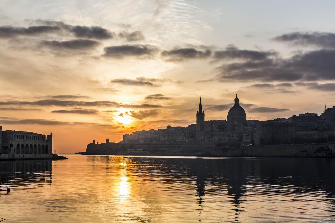 Marvellous Seafront Apartment Sliema Bagian luar foto